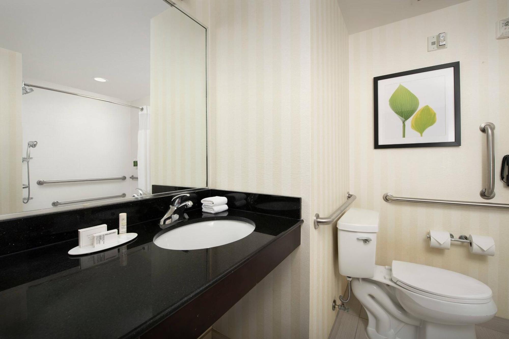 Fairfield Inn & Suites Baltimore BWI Airport Linthicum Exterior photo